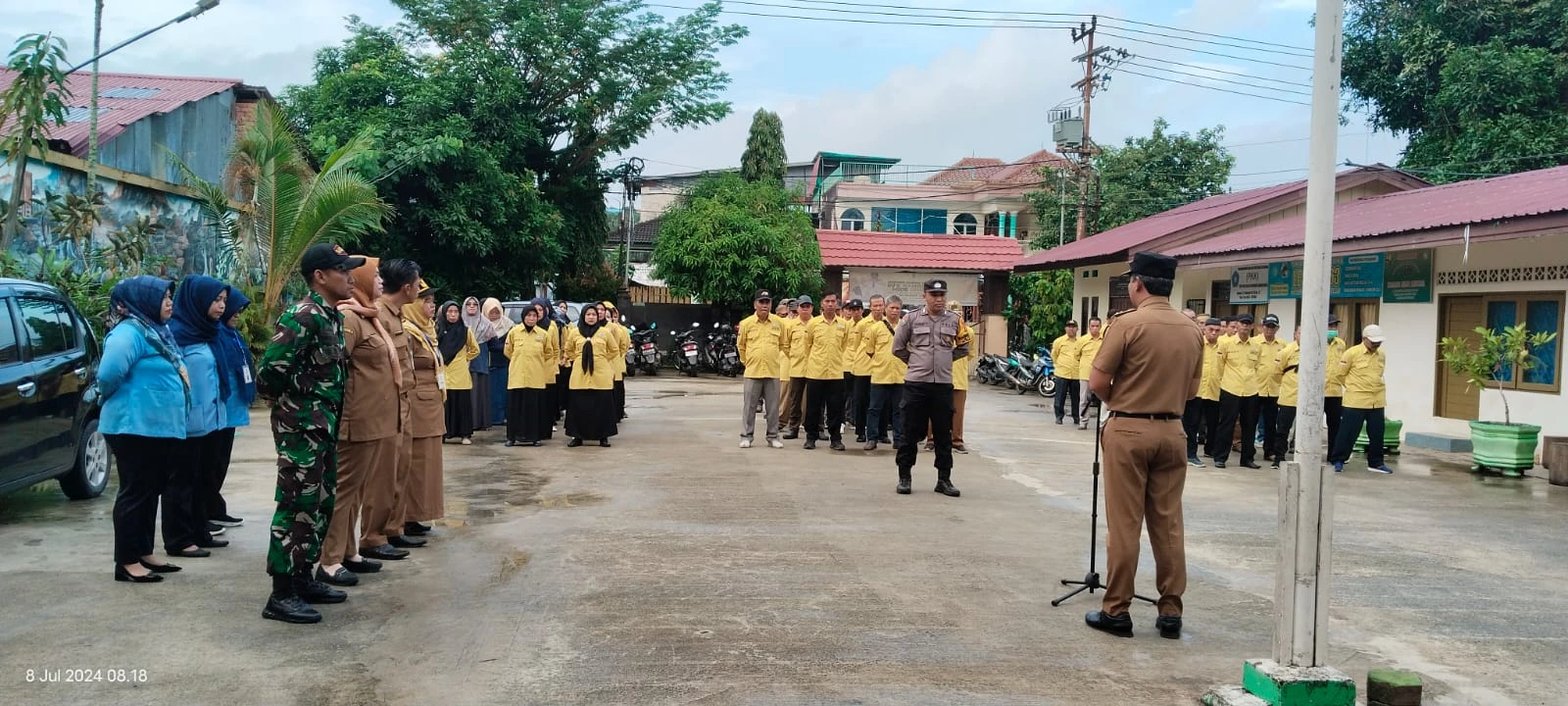 Lurah Karang Rejo Menggelar Apel Gabungan Pegawai Kelurahan Dengan Ketua RT